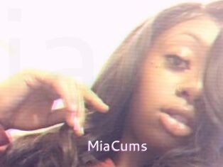 MiaCums