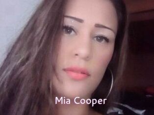 Mia_Cooper