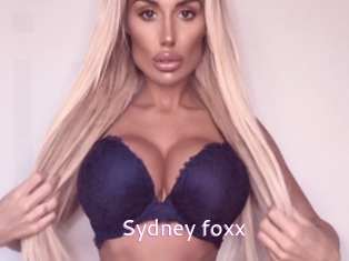 Sydney_foxx