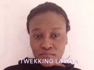 TWEKKING_LATOYA