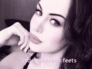 Under_mistress_feets